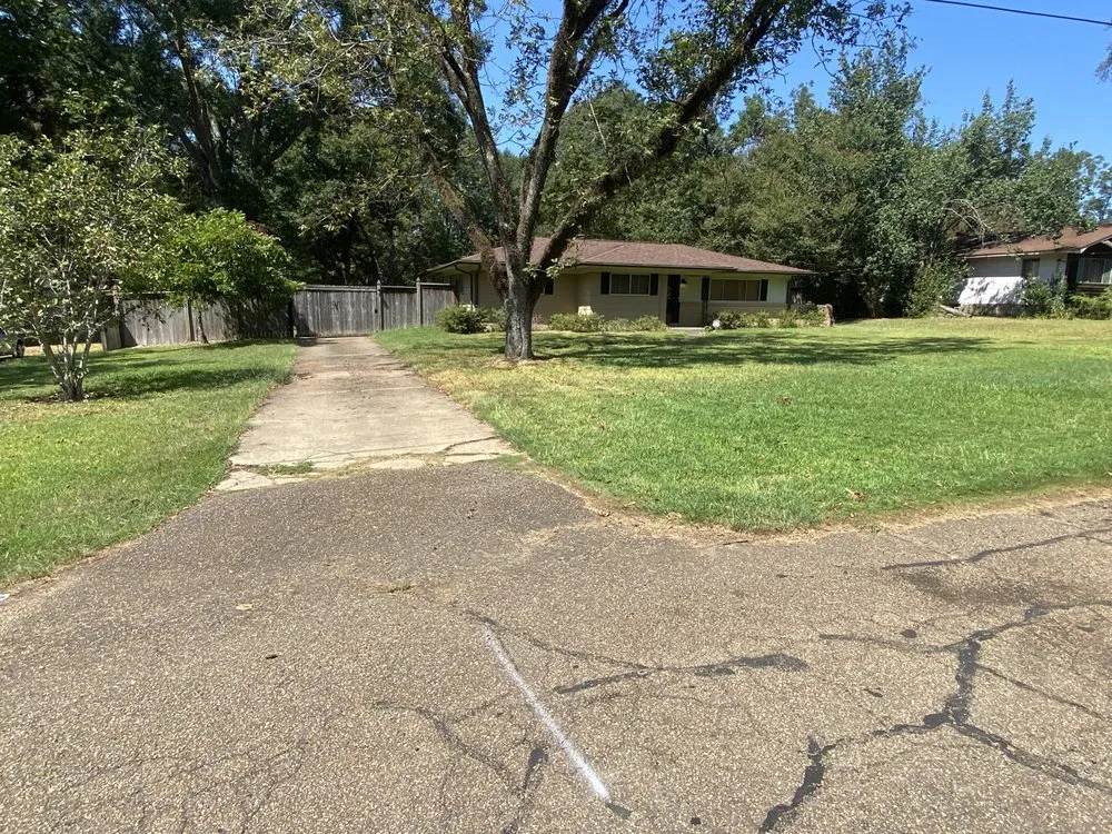 Trusted yard maintenance in Brandon, MS by Yard Smiths Lawn Care