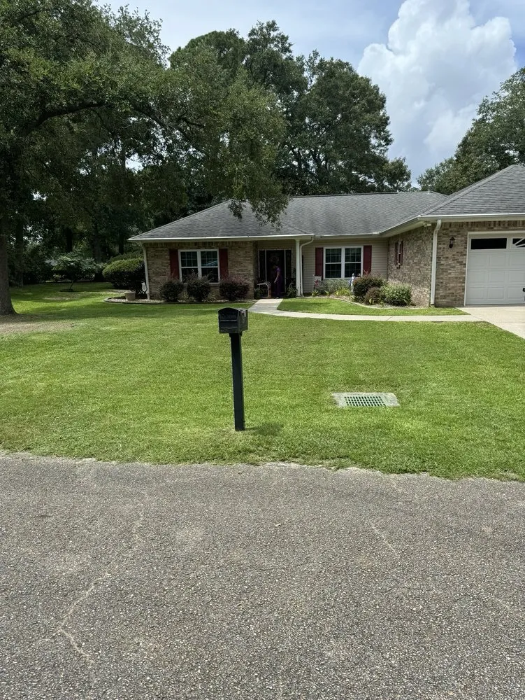 Expert yard cleanup service in Brandon, MS by Yard Smiths Lawn Care