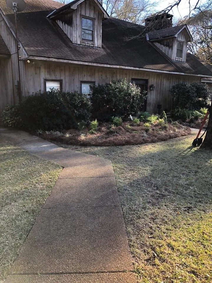 Custom outdoor landscaping in Mobile, AL by Yard Tamers Mobile