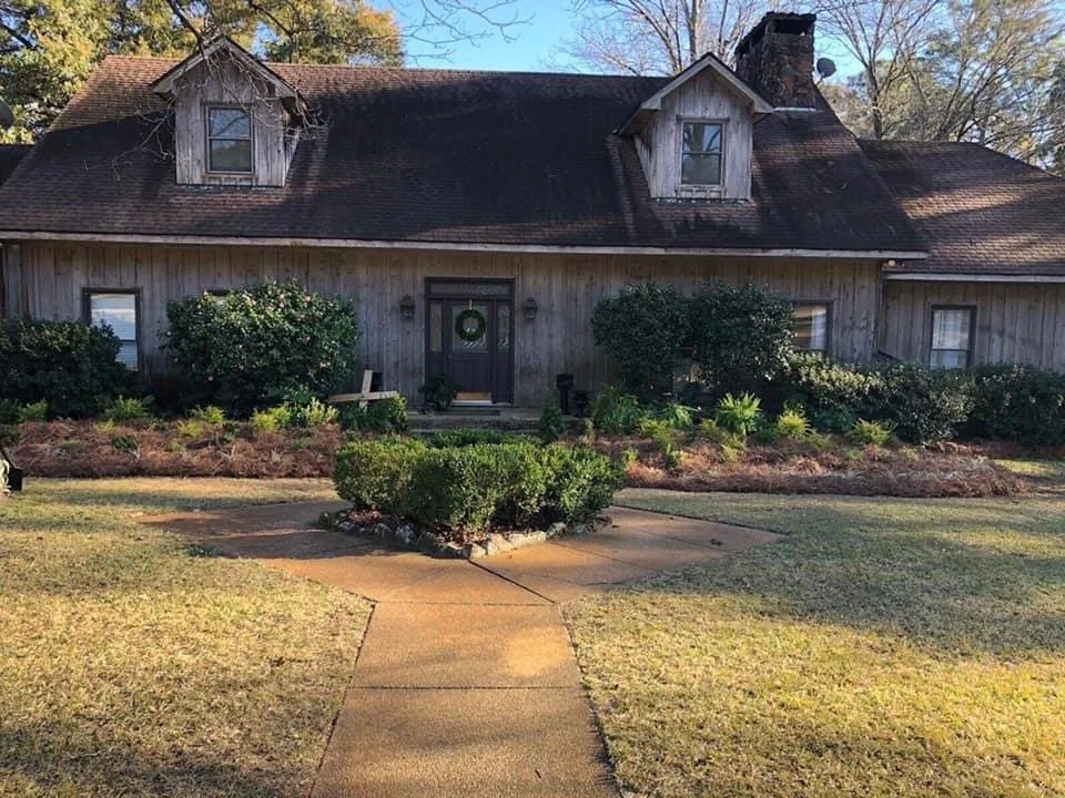 Reliable yard maintenance in Mobile, AL by Yard Tamers Mobile