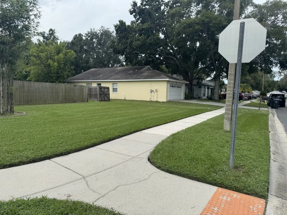 Reliable yard cleanup service for beautiful yards across Ruskin, FL - Yard Wise Lawn Care