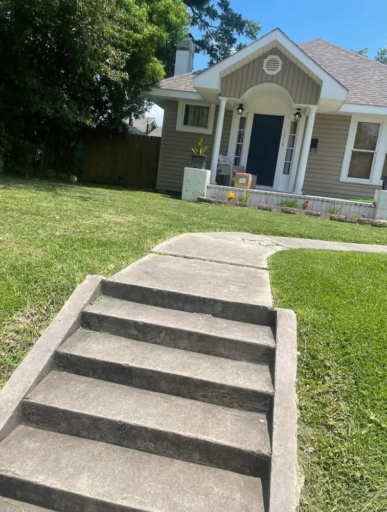 Custom yard maintenance in Iowa, LA - Yard Works