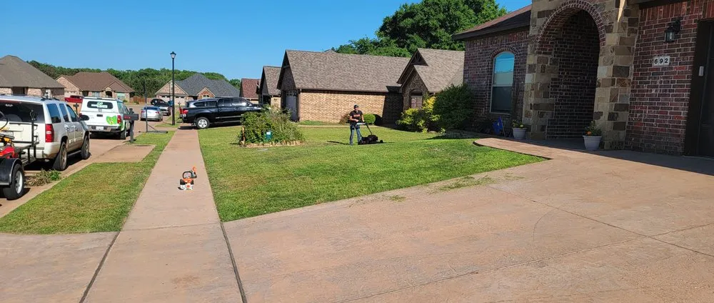 Expert lawn mowing service in Tyler, TX - Yard Worx