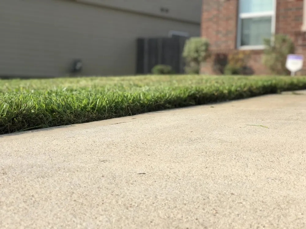 Reliable lawn mowing service experts serving Crosby, TX - YardDate