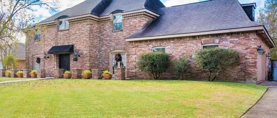 Custom yard cleanup service near you across Westwego, LA - YardDawgs