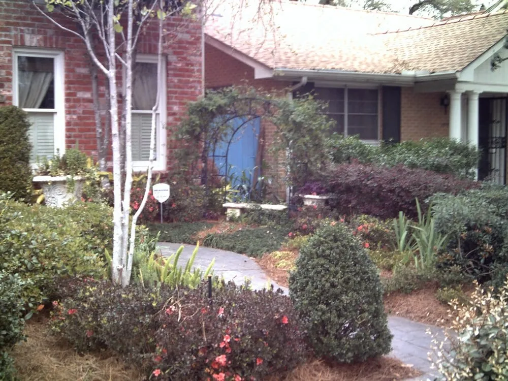 Expert garden landscaping experts serving Westwego, LA - YardDawgs