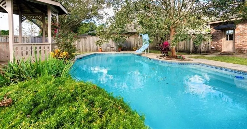 Expert lawn mowing service in Westwego, LA - YardDawgs