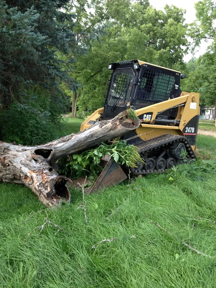 Custom lawn care service experts serving Englewood, FL - Yarden Lawn Care, LLC