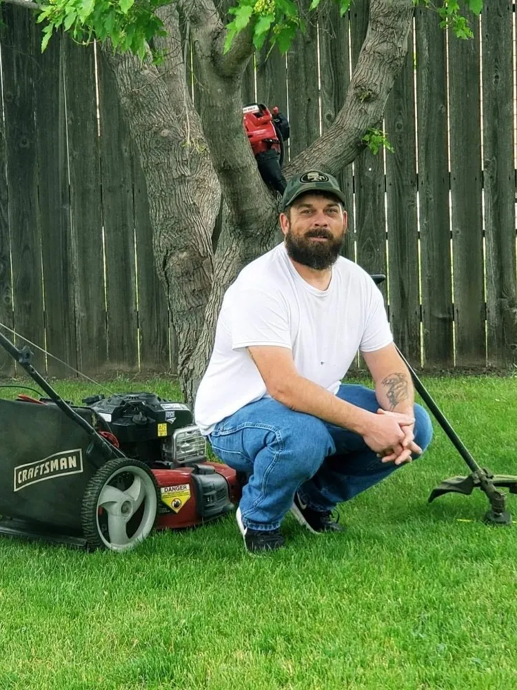 Professional lawn mowing service in Sioux Falls, SD by YardKutz