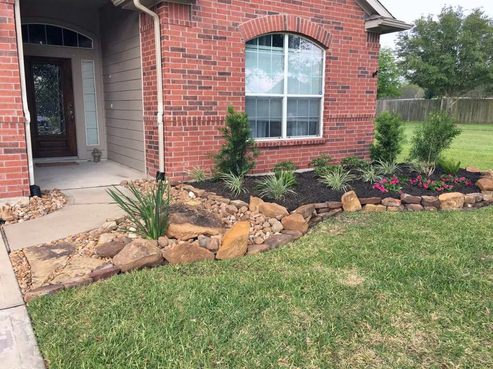Custom yard cleanup service for beautiful yards across Pearland, TX - Yardmaster Lawn & Landscape