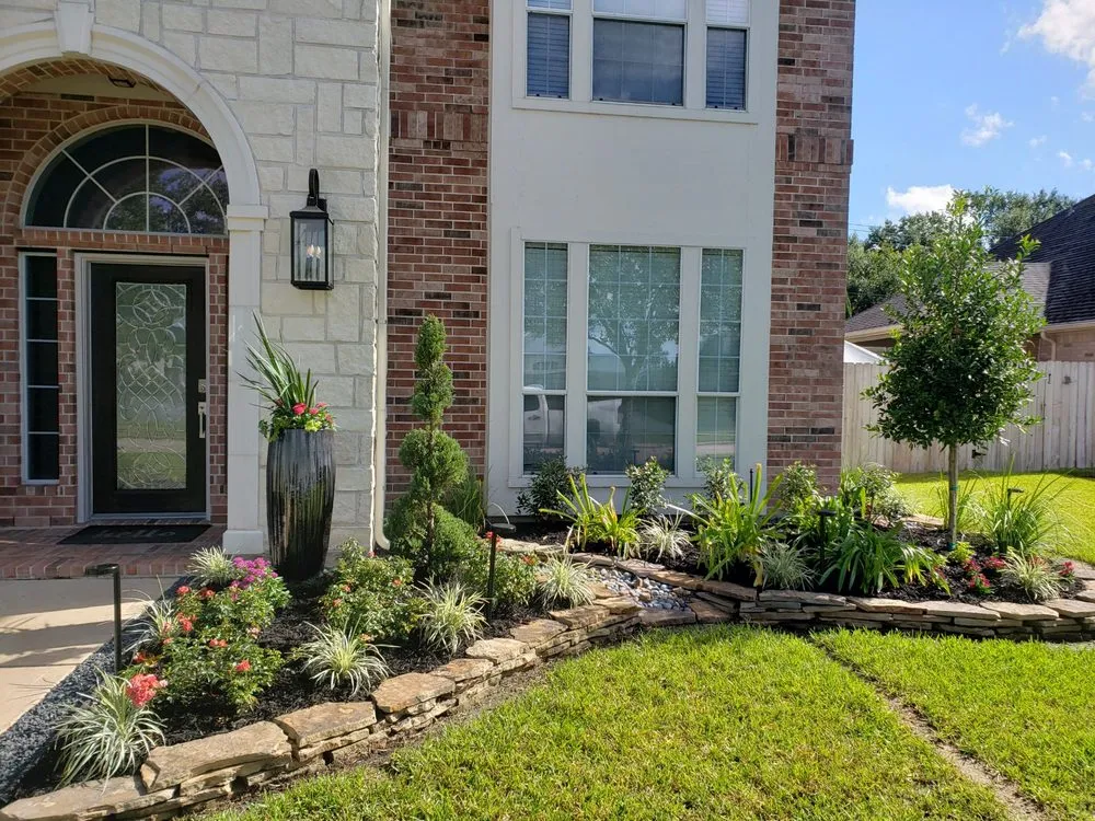 Top-rated garden landscaping in Pearland, TX by Yardmaster Lawn & Landscape