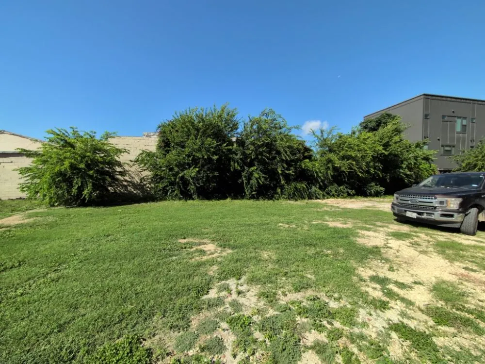 Expert garden landscaping in Poteet, TX by Yardmen Lawn Services