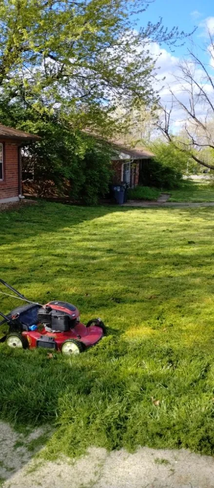 Reliable yard maintenance in Lexington-Fayette, KY by Yards for Forty