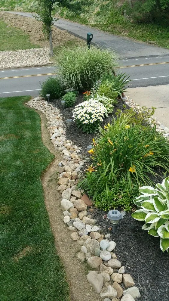 Local residential landscaping experts serving Pittsburgh, PA - Yards of Green Lawn Care and Landscaping