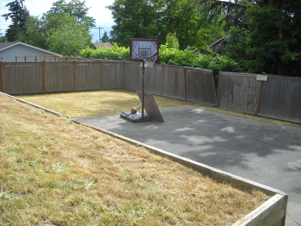 Affordable yard cleanup service in Seattle, WA by Yards R Us Since 1993