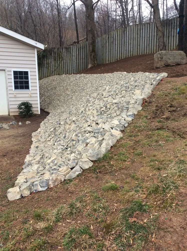 Local lawn care service experts serving Cave Spring, VA - Yards Year Round