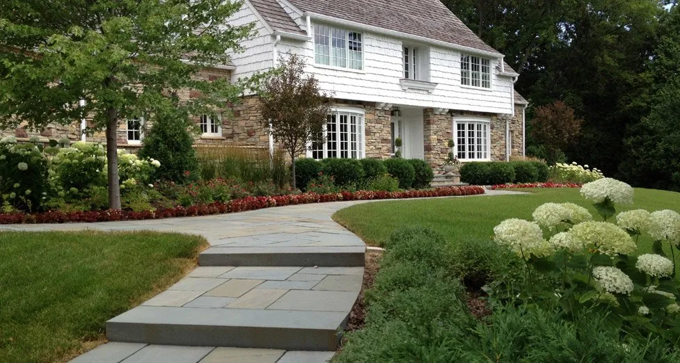 Professional garden landscaping in Minneapolis, MN by Yardscapes