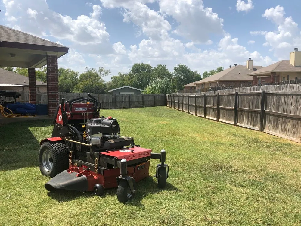 Custom lawn mowing service in Killeen, TX - Yardz R Us