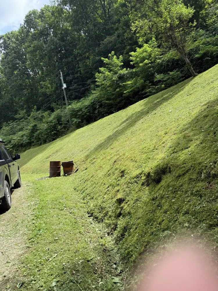 Custom lawn mowing service near you in Louisa, KY by Yaunks Elite Lawncare and Tree Services