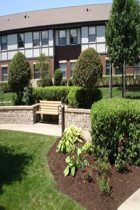 Expert lawn mowing service experts serving Frankfort, IL - Y&D Maintenance