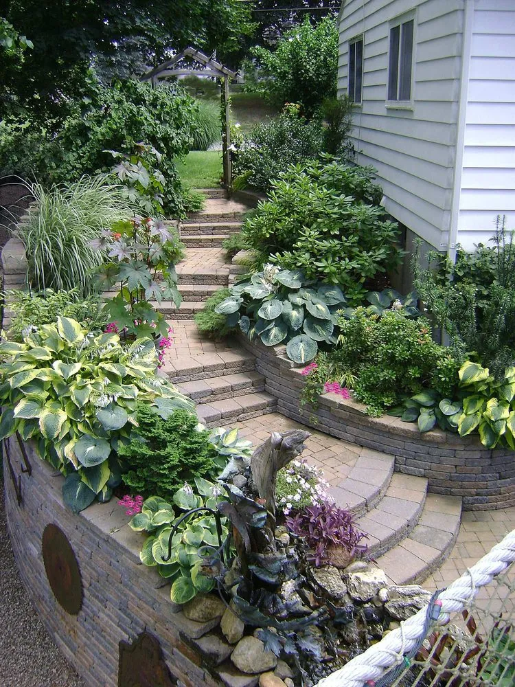 Expert lawn mowing service experts serving West Hartford, CT - Year-Round Landscaping