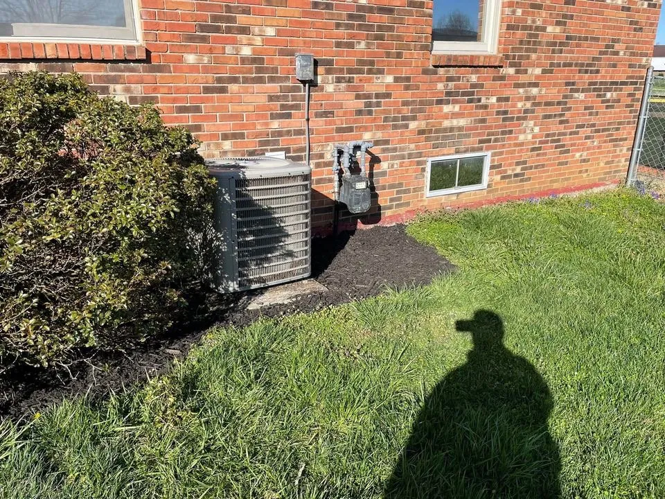 Trusted outdoor landscaping for beautiful yards in Louisville, KY by Yearns exterior cleaning & caretaking