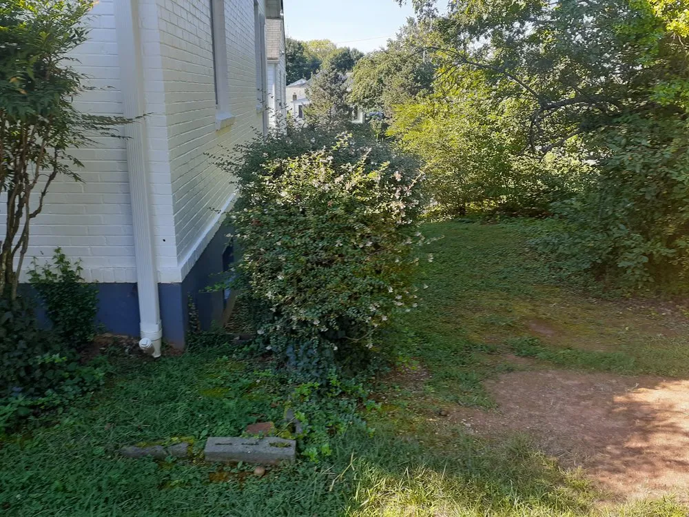 Local lawn mowing service experts serving Gretna, VA - Yeatts landscaping and handyman service