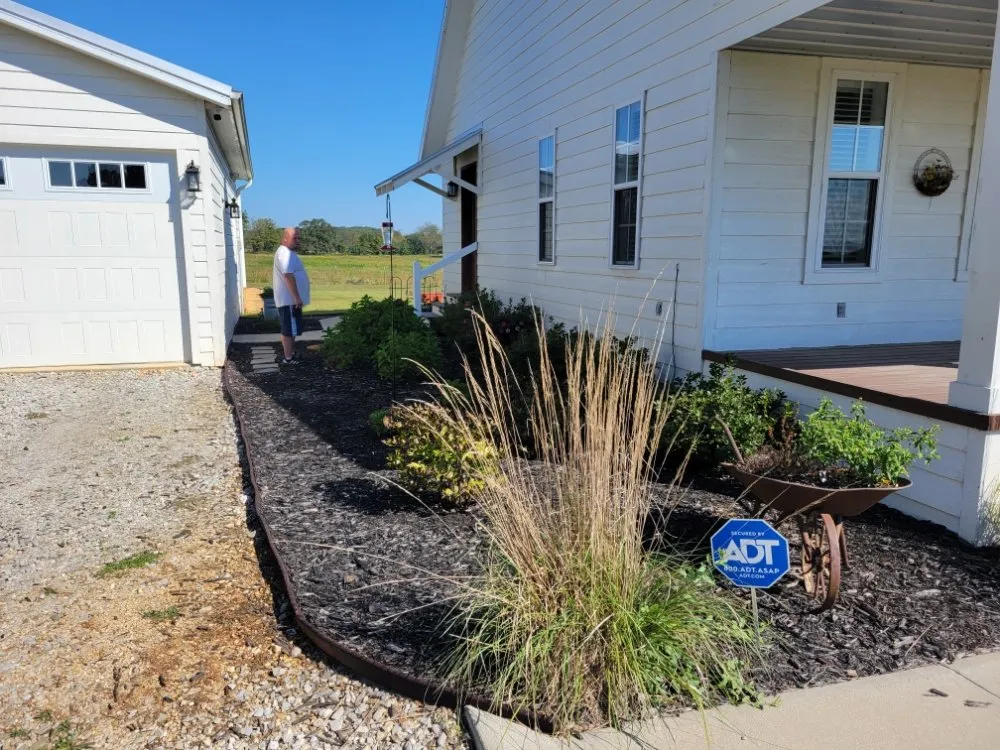 Trusted yard cleanup service in Mountain View, MO - Yellow Leaf Landscaping