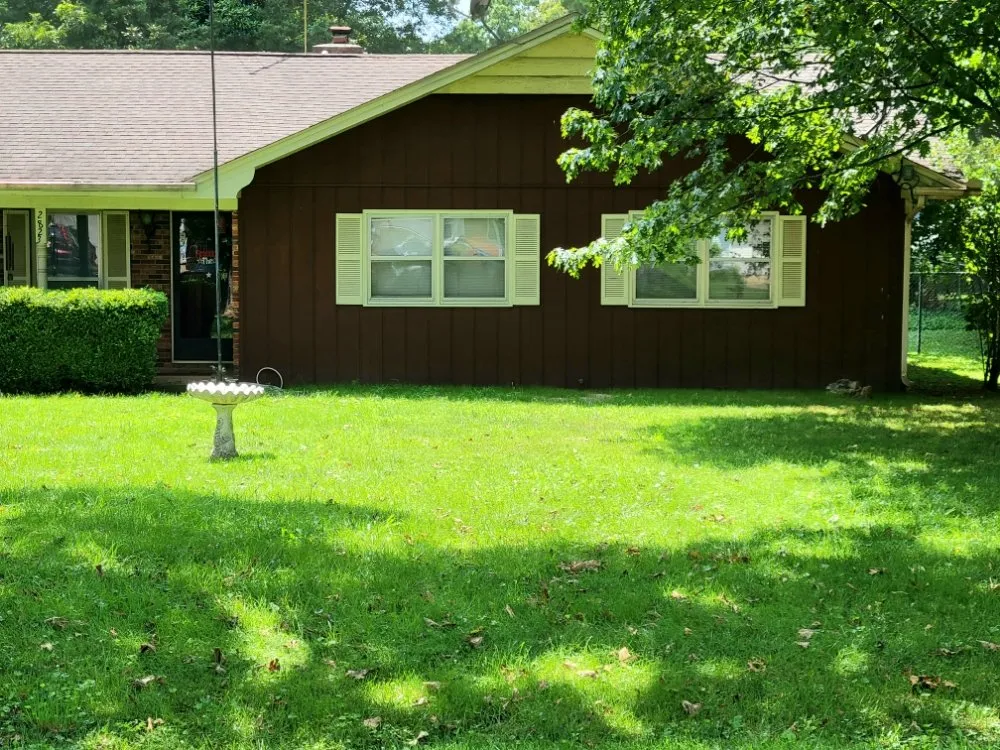 Custom lawn mowing service experts serving Mountain View, MO - Yellow Leaf Landscaping