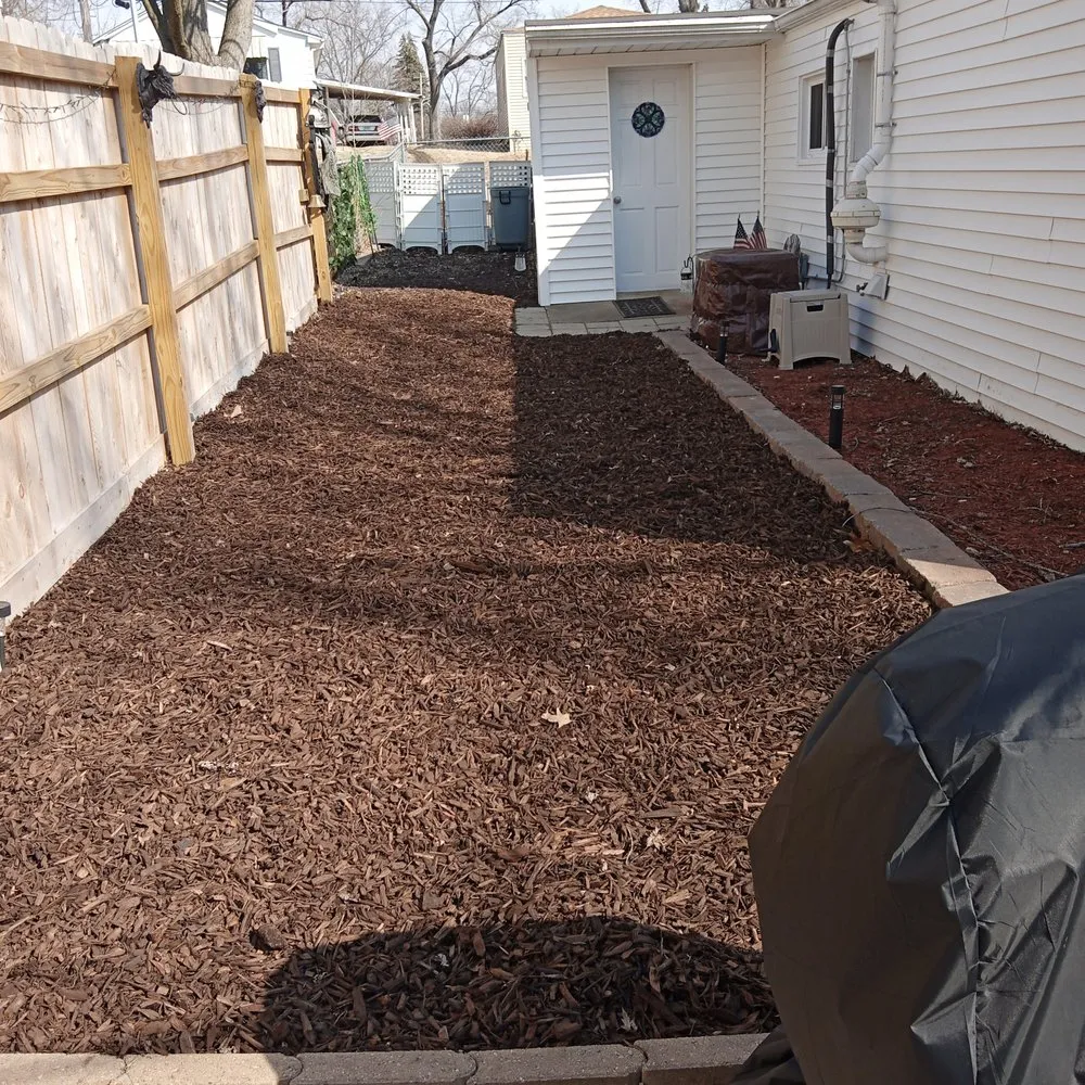 Reliable lawn care service experts serving DeKalb, IL - Yellowpine Landscape Lawn Maintenance