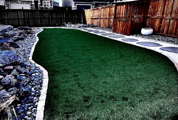 Yelowstone Landscape & Construction Logo