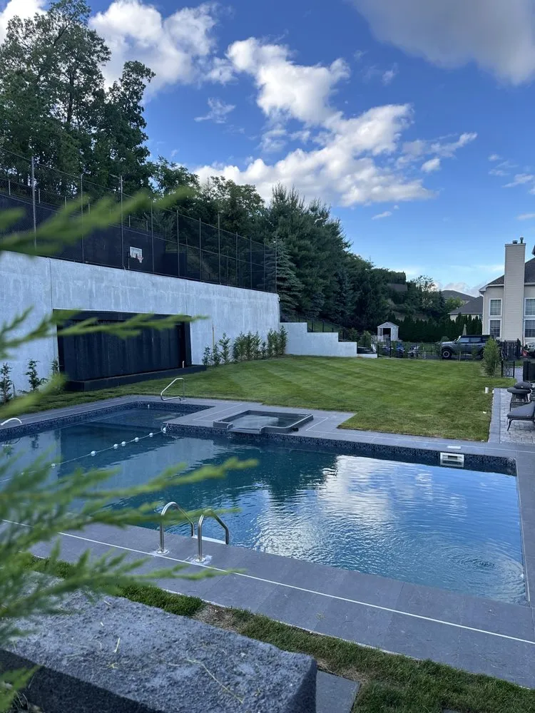 Custom lawn care service experts serving Totowa, NJ - Yianni's Landscape Group