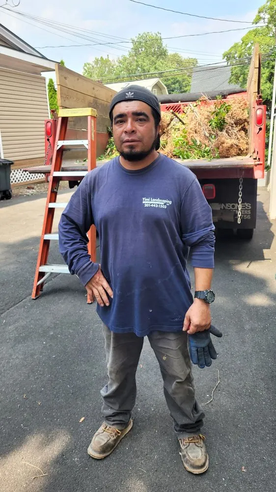 Custom lawn mowing service in Secaucus, NJ by Yimei Landscape