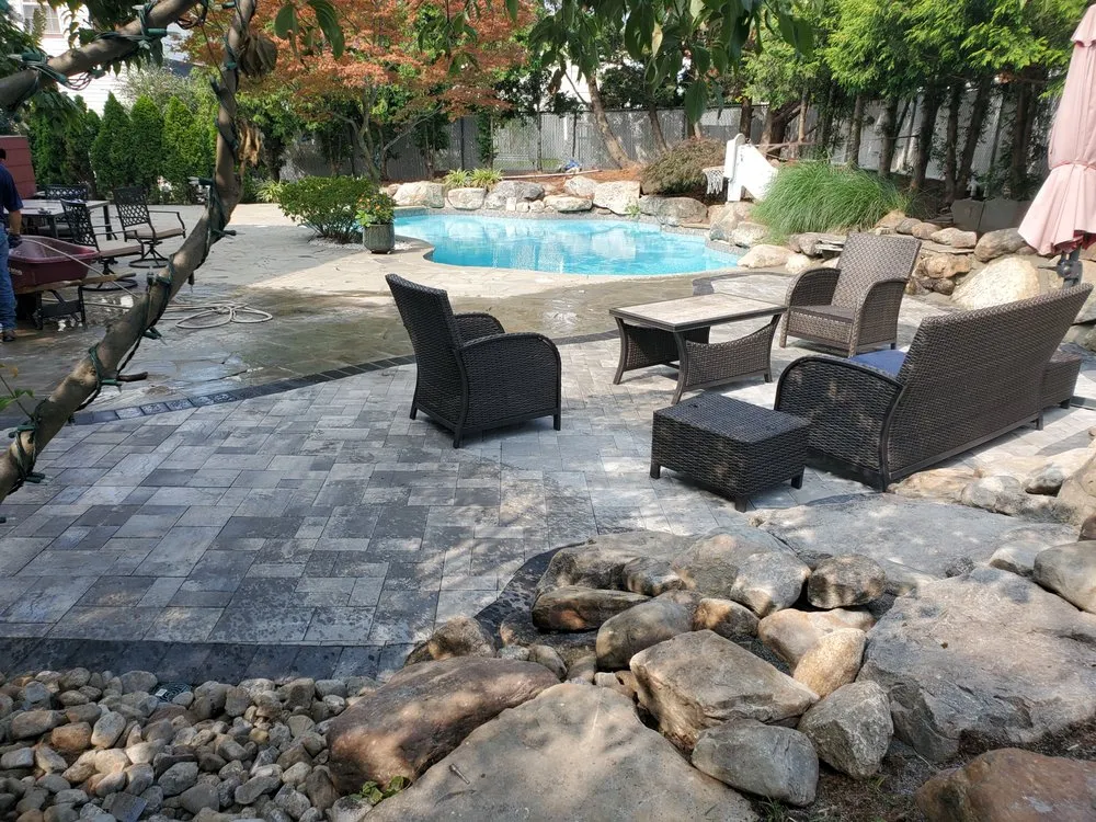 Custom landscape design for homes in Secaucus, NJ by Yimei Landscape