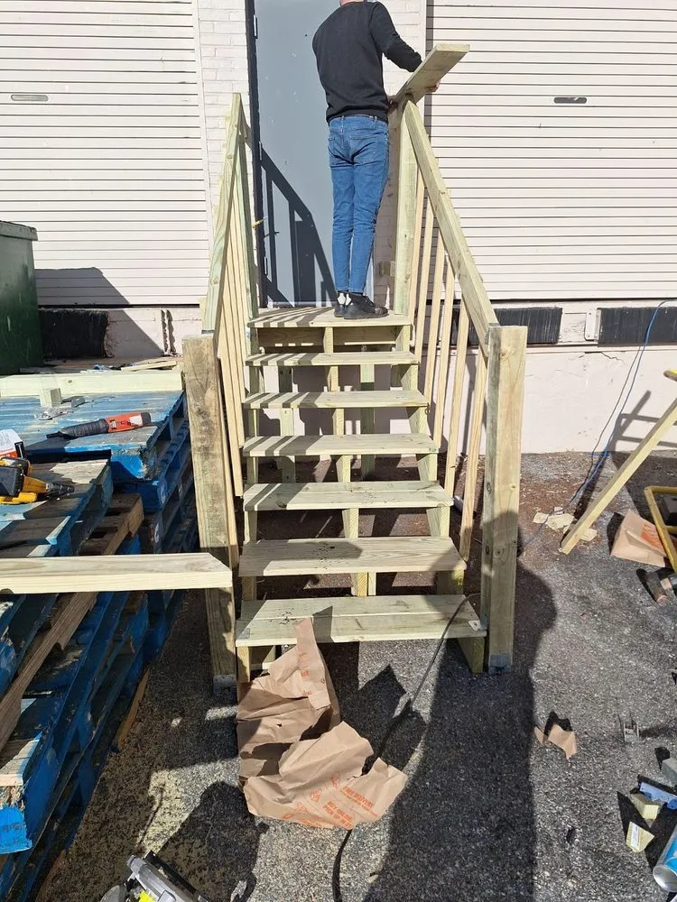 Professional yard cleanup service in Arlington, VA by Yo Handyman