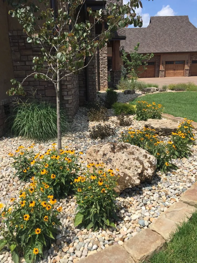 Expert lawn mowing service in Nixa, MO - Yoder Lawn