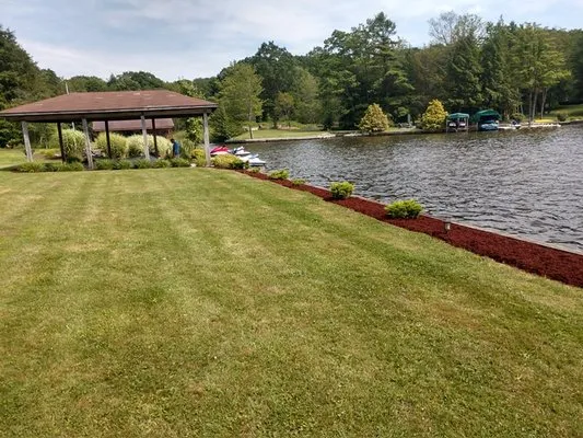 Yohn's Lawncare Logo