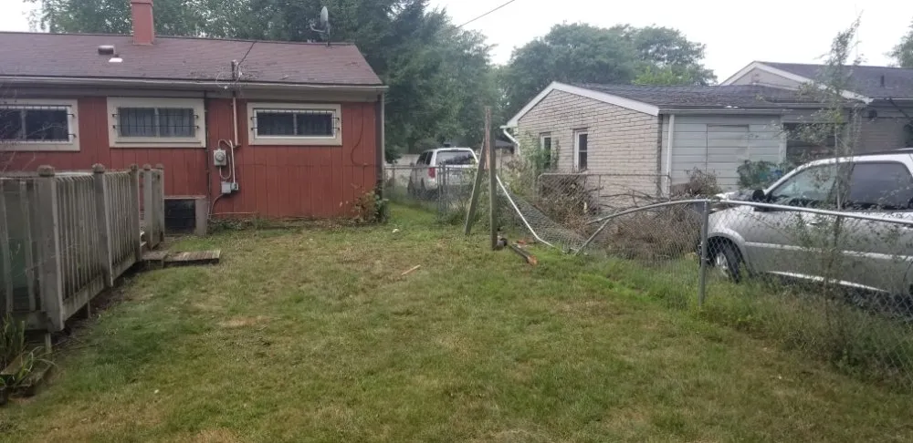 Custom landscape installation experts serving Ypsilanti, MI - Yo's 2nd Pair of Handz