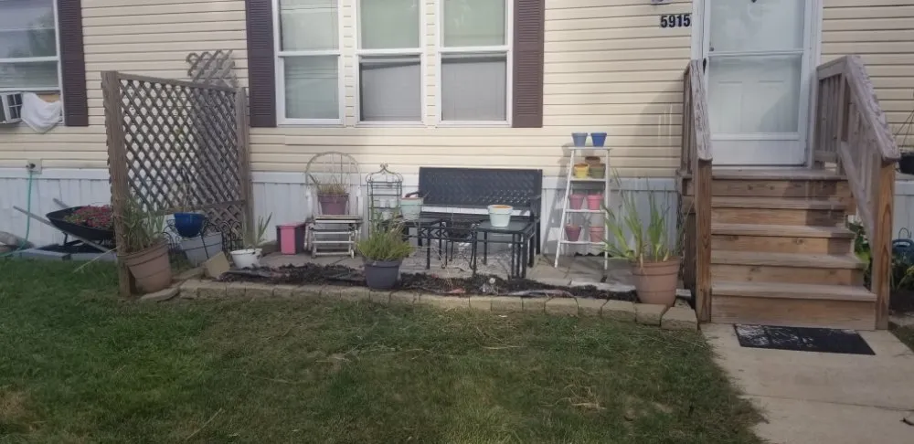 Top-rated lawn mowing service experts serving Ypsilanti, MI - Yo's 2nd Pair of Handz