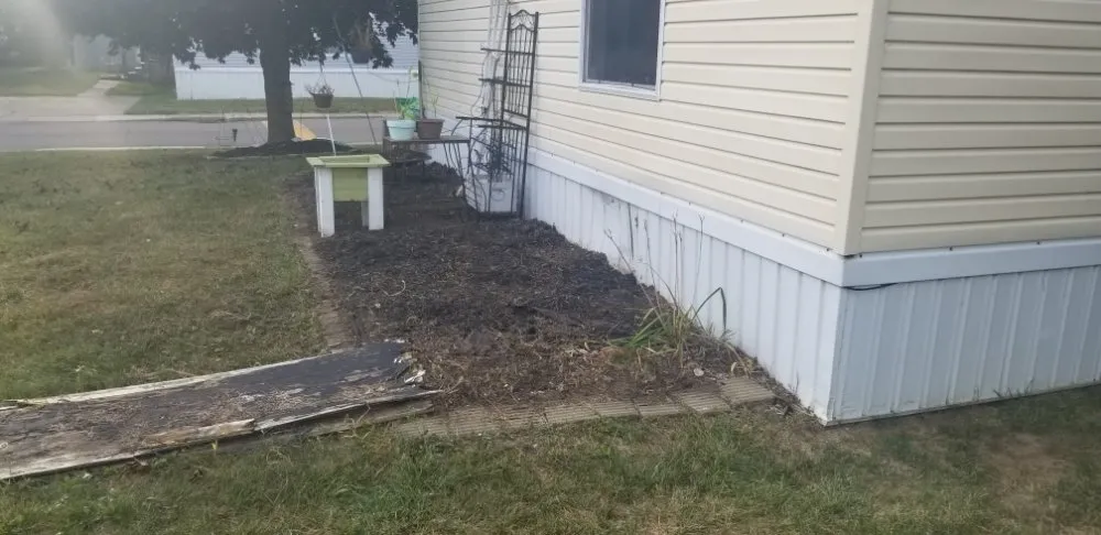 Top-rated yard maintenance for beautiful yards in Ypsilanti, MI by Yo's 2nd Pair of Handz