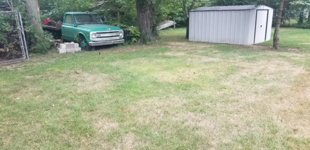 Professional yard maintenance experts serving Ypsilanti, MI - Yo's 2nd Pair of Handz