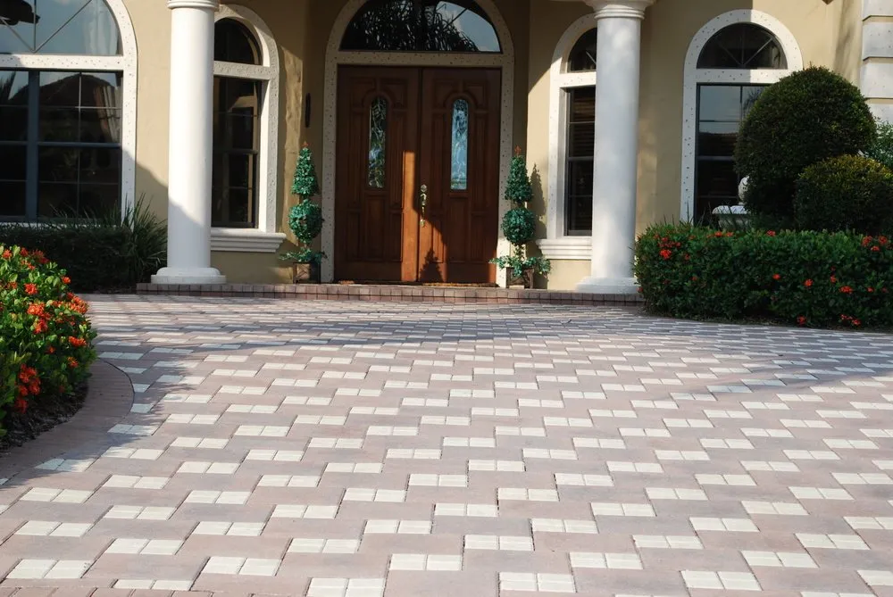 Expert yard maintenance experts serving Tamarac, FL - Yosvany's Landscaping