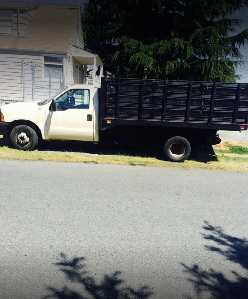 Top-rated yard cleanup service in Seattle, WA by You Call We Haul