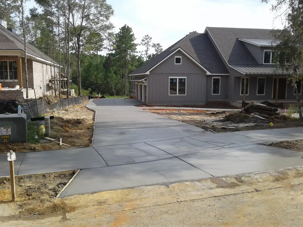 Custom lawn care service for year-round maintenance across Mobile, AL - Young Guns Construction