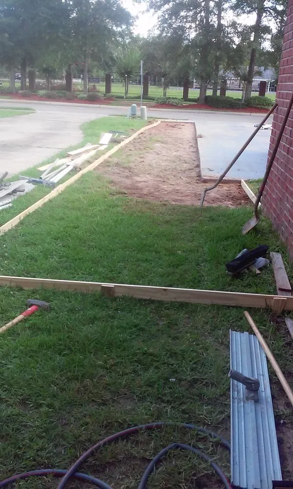 Professional yard cleanup service experts serving Mobile, AL - Young Guns Construction