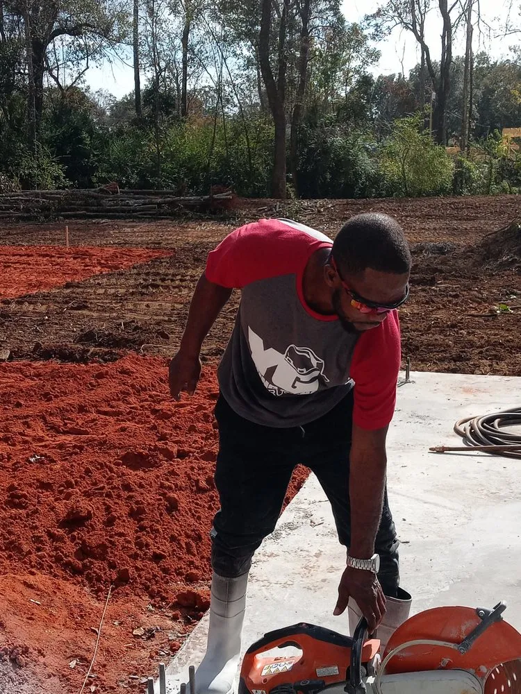 Custom yard cleanup service in Mobile, AL - Young Guns Construction