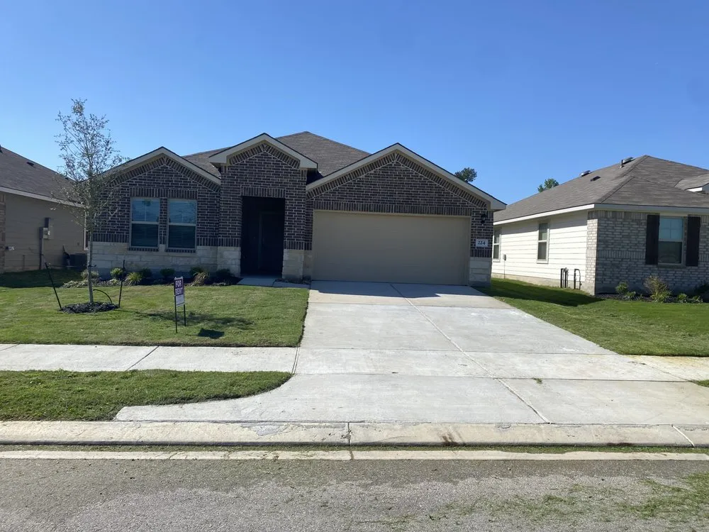 Custom lawn care service experts serving Huntsville, TX - Youngins Mowing Grass