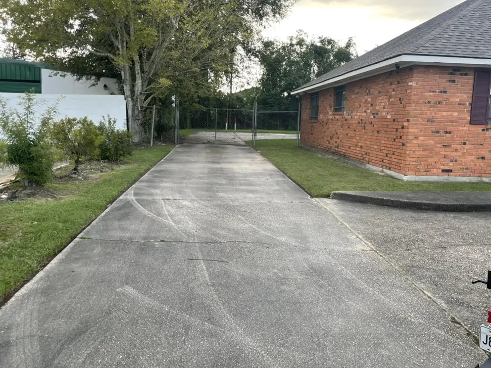 Expert yard maintenance experts serving Baton Rouge, LA - Youngs Lawn Care