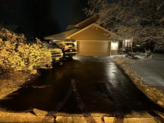 Your Outdoor Helper Logo