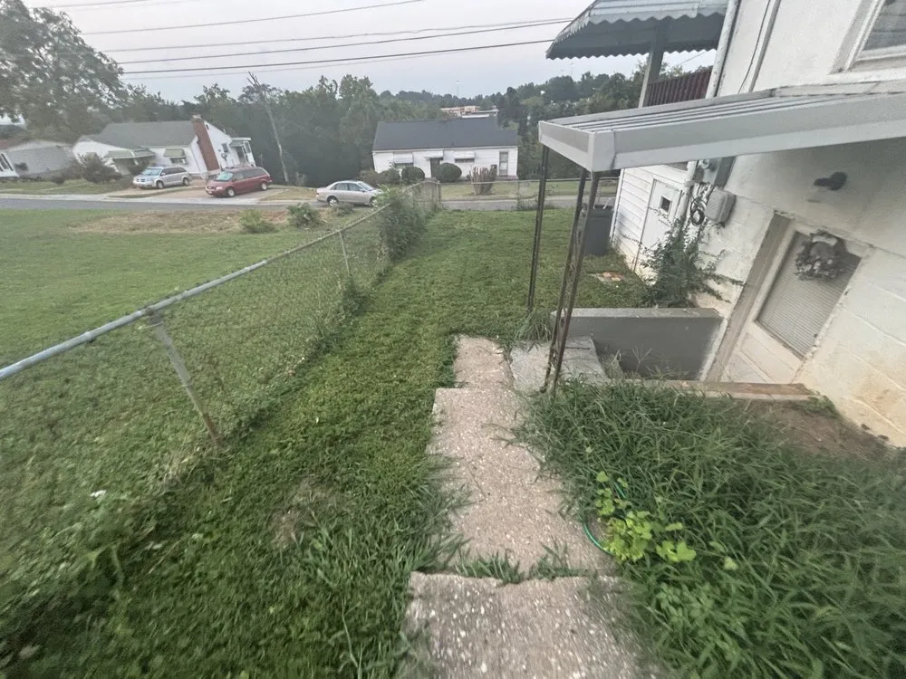Reliable yard cleanup service in Lynchburg, VA by Yrn Mowing